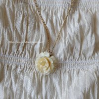 ボーンアイボリー・薔薇のペンダント（チェ―ン付）