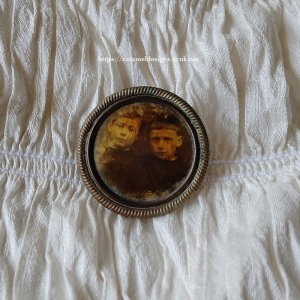 画像2: フランス、少年のポートレート・ブローチ
