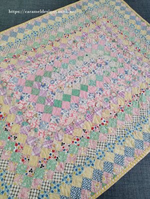 画像12: 1930年代頃のフィードサック布地のチャイルドキルト96ｃｍｘ73ｍ