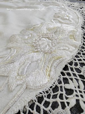 肉厚で大胆なお花モチーフ