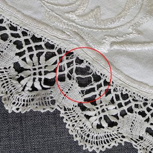 少しレースに痛みが見られますが、全体の雰囲気を壊す程ではないです。