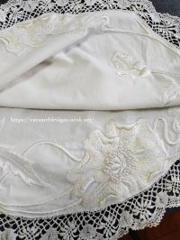 アールヌーヴォー・手刺繍とレースのテーブルクロス