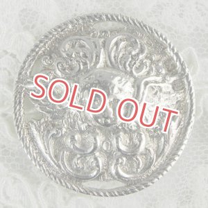 画像: 1800年代、イギリス・天使の銀製ボタン　直径3.8ｃｍ