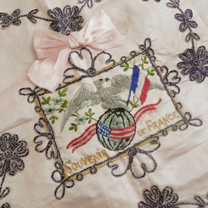 画像: フレンチシルクと手刺繍の飾りハンキー