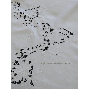 画像: 白刺繍とカットワークのリネン・オーヴァル・テーブルクロス　1ｍ80ｃｍｘ1ｍ60ｃｍ