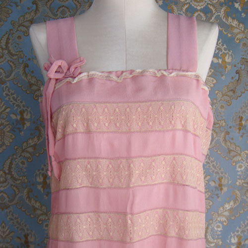 画像: ピンクのシルク・ドレス