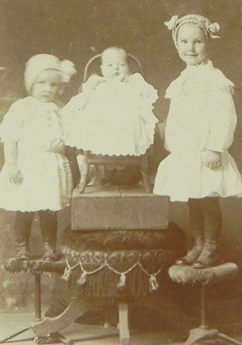 画像1: ヴィクトリアン、３人姉妹のセピアカラーフォト